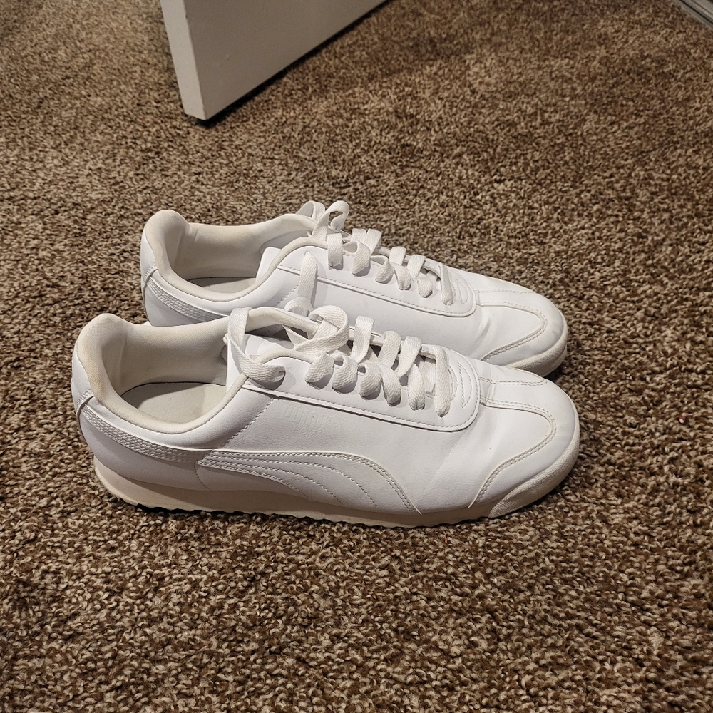 Pumas men all white